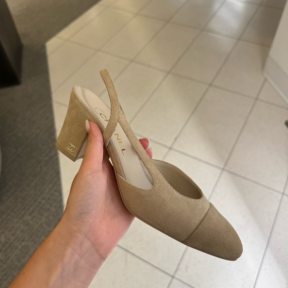 Chanel heals - Picture 1 of 4